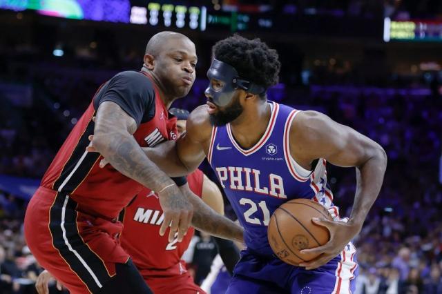 1657607315460048648.jpg Joel-Embiid-face-a-PJ-Tucker.jpg
