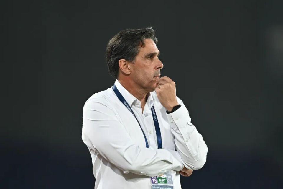 博鱼体育-中超戏剧化30秒！姆布拉倒地无点，奥斯卡反击破门，河南球员不满